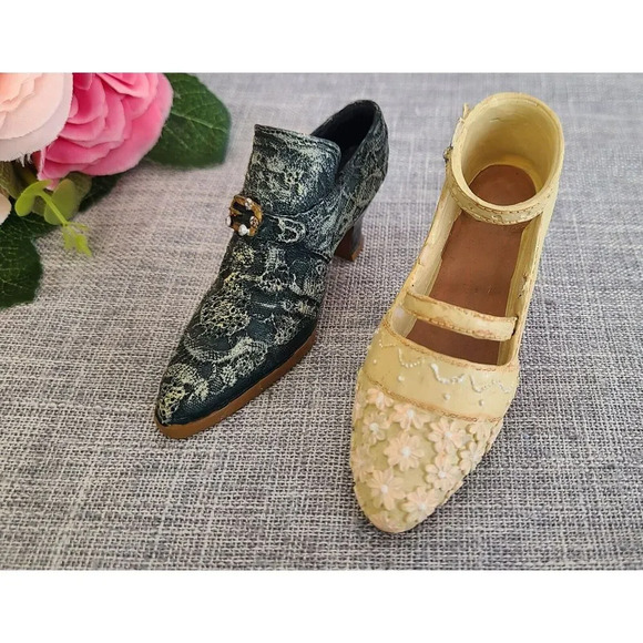 Vintage 1999 Nostalgia Popular Imports Antique Style Womens Boot Shoes Set Of 2 - Picture 1 of 5